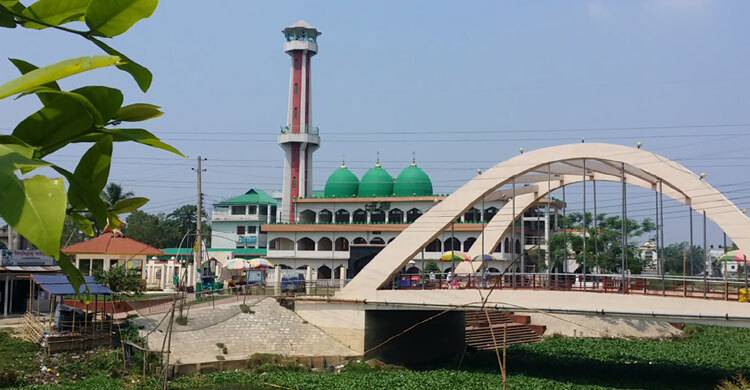 এক বছরে পাগলা মসজিদ থেকে ৫২৯ দুরারোগ্য রোগীকে চিকিৎসা অনুদান