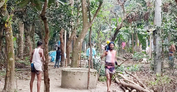 স্কুলছাত্রীকে উত্ত্যক্ত করা নিয়ে দুই বংশের সংঘর্ষে আহত ১৫