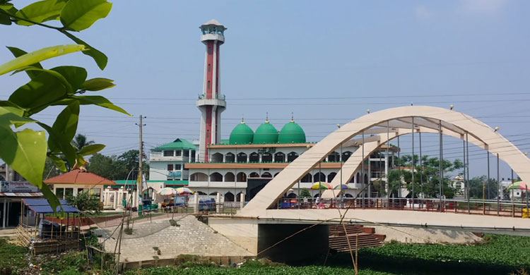 ড. ইউনূসকে ৫ বছর ক্ষমতায় চেয়ে পাগলা মসজিদে চিরকুট