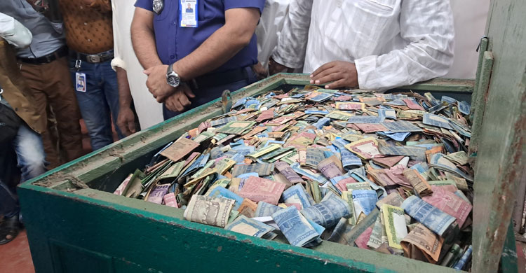 এক বছরে পাগলা মসজিদ থেকে ৫২৯ দুরারোগ্য রোগীকে চিকিৎসা অনুদান