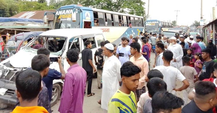 কিশোরগঞ্জে মোটরসাইকেলে মাইক্রোবাসের ধাক্কা, নিহত ২