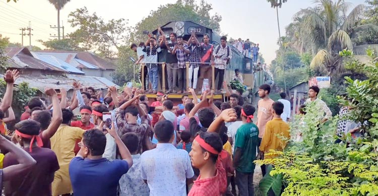 ‘শেখ মজিবুর রহমান’কে বিএনপির মনোনয়ন দিতে ট্রেন আটকে বিক্ষোভ