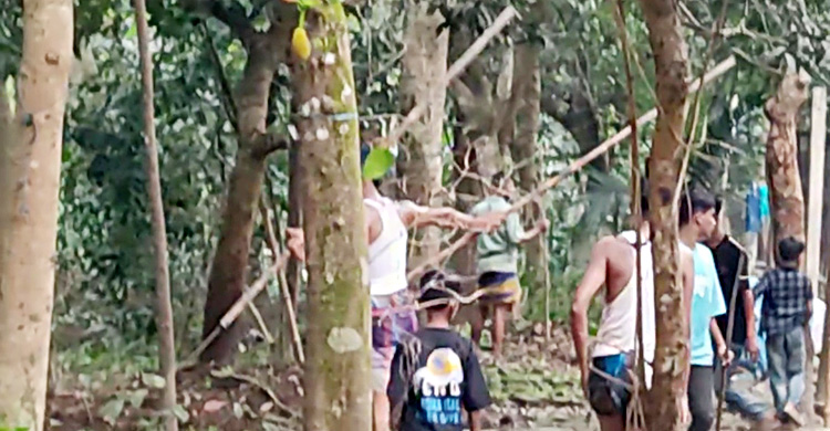 স্কুলছাত্রীকে উত্ত্যক্তকে কেন্দ্র করে দুই বংশের সংঘর্ষে আহত ১৫