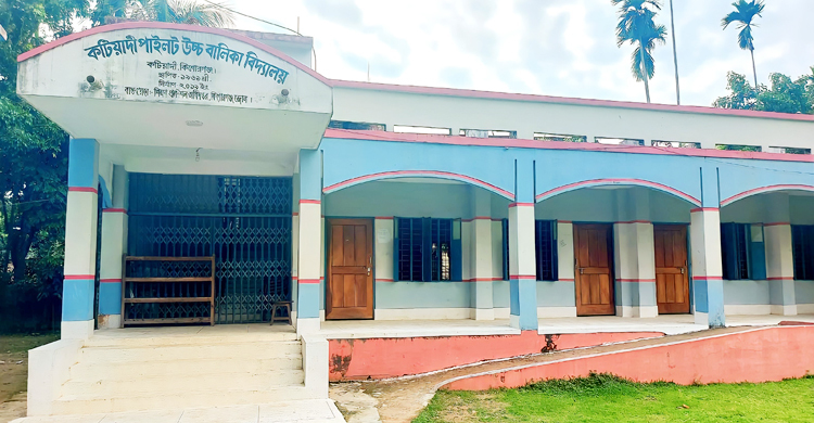 কিশোরগঞ্জে একটি কেন্দ্রে ভুল প্রশ্নে এসএসসি পরীক্ষা