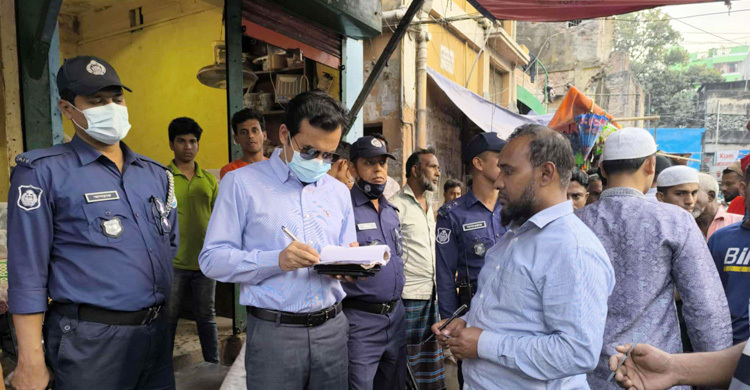 স্বাস্থ্যবিধি না মেনে ইফতার বিক্রি, তিন রেস্তোরাঁকে জরিমানা