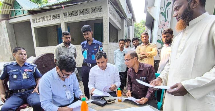 খাদ্যে ক্ষতিকর রং মিশিয়ে বিক্রি, ৪ দোকানির জরিমানা