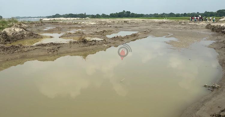 নদের বালু ইজারা নিয়ে কৃষিজমি ধ্বংস, নেপথ্যে বিএনপি নেতা!