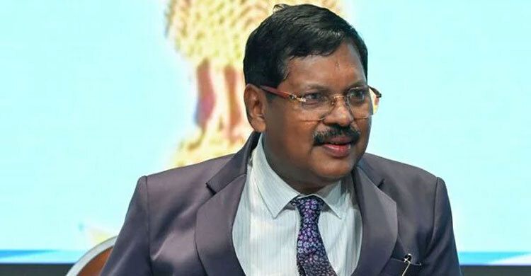 ভারতের প্রধান বিচারপতির দিকে জুতা ছুড়ে মারলেন আইনজীবী