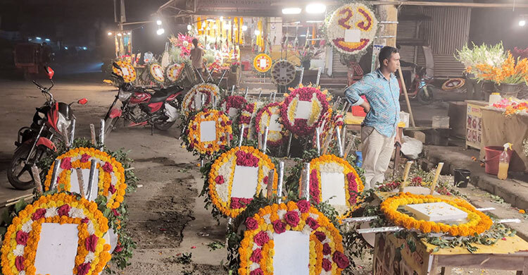 রমজানে কমেছে একুশের ফুলের বেচাকেনা