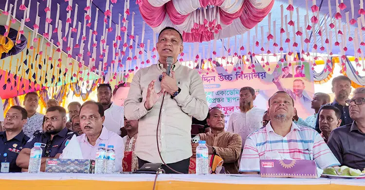 বিরোধীদলের লংমার্চে উৎসাহিত হয়ে বিভিন্ন জায়গায় ফ্যাসিস্টরা মিছিল করছে