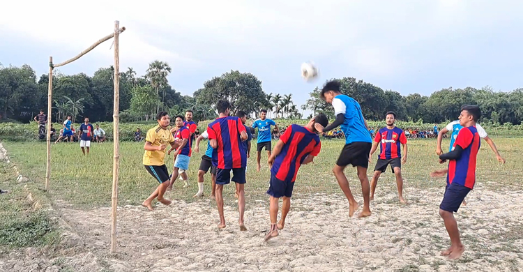 ফুটবলে বিবাহিতদের কাছে হারলেন অবিবাহিতরা