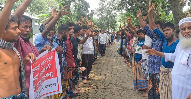 ‘রক্ত দেবো তবু বেড়িবাঁধ হতে দেবো না’