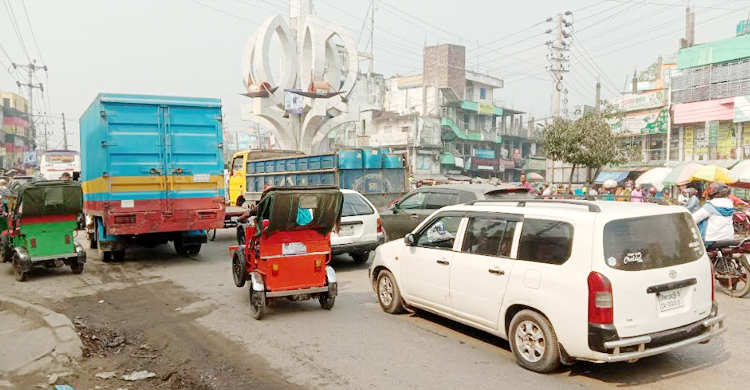 ভৈরবে যাত্রীবাহী বাসের চেয়ে পণ্যবাহী পরিবহনের চাপ বেশি