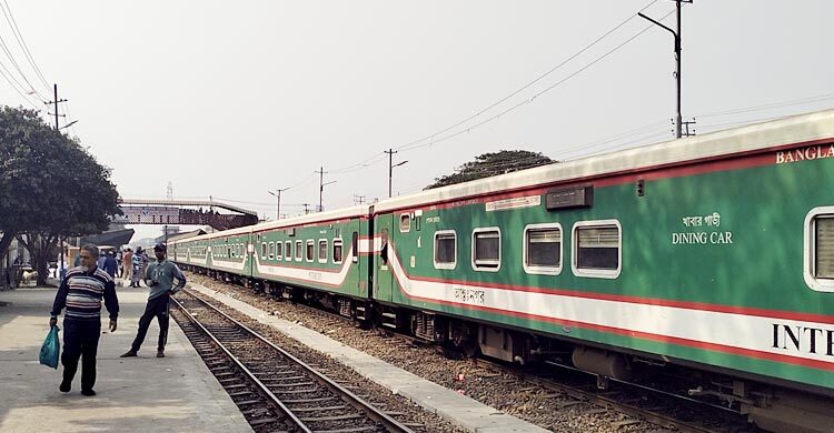 ঢাকা-সিলেট-চট্টগ্রাম রুটে সীমিত পরিসরে ট্রেন চলাচল শুরু