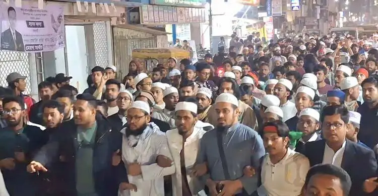 ইনকিলাব মঞ্চের নেতাকর্মীদের ওপর হামলার প্রতিবাদে বিক্ষোভ