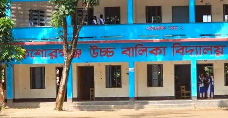 সনদ জালিয়াতিসহ একাধিক অভিযোগে শিক্ষককে শোকজ