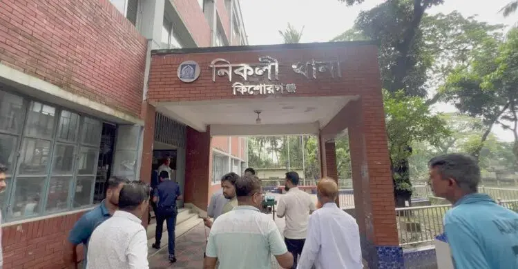 বাবার মামলায় গ্রেফতারের পর থানা হাজতে মিলল ছেলের ঝুলন্ত মরদেহ