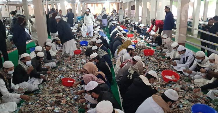 ৪ মাসে পাগলা মসজিদের দানবাক্সে মিললো ১১ কোটি ৭৮ লাখ টাকা