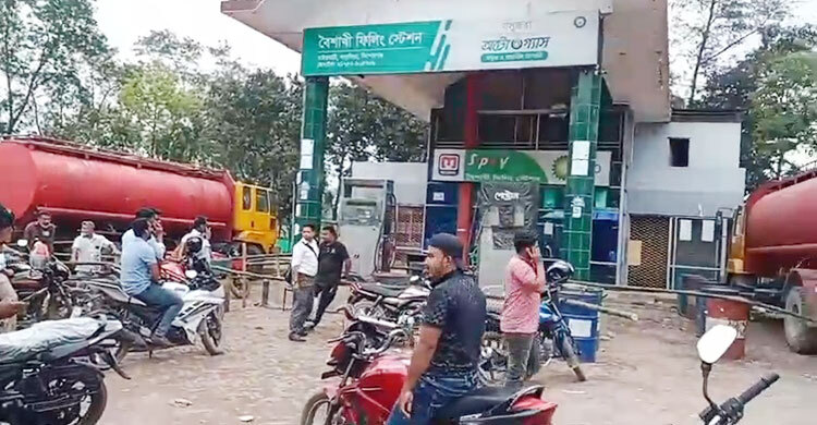 ফিলিং স্টেশনে পেট্রোলের সঙ্গে ডিজেল মিশিয়ে বিক্রি, তদন্তে কমিটি