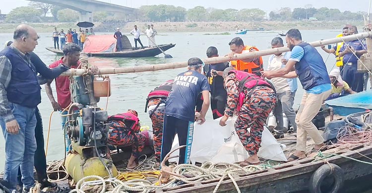 মেঘনায় ট্রলারডুবিতে নিহত ৯,&nbsp;ছোট্ট রাইসুলের মরদেহ উদ্ধারে শেষ হলো অভিযান