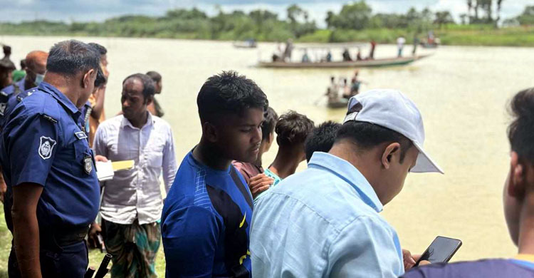 মাদরাসায় যাওয়ার পথে নৌকা ডুবে নিখোঁজ ৩ শিক্ষার্থী