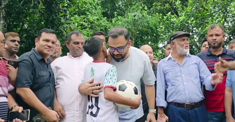 কটিয়াদীর ‘ক্ষুদে ম্যারাডোনা’ জিসানের দায়িত্ব নিলেন তারেক রহমান