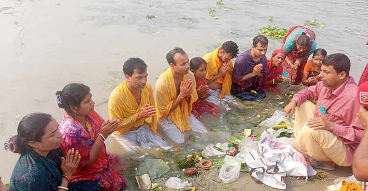 কিশোরগঞ্জে অষ্টমী স্নানে পূণ্যার্থীর ঢল