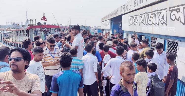 জেলা ঘোষণার দাবিতে এবার ভৈরবে নৌপথ অবরোধ