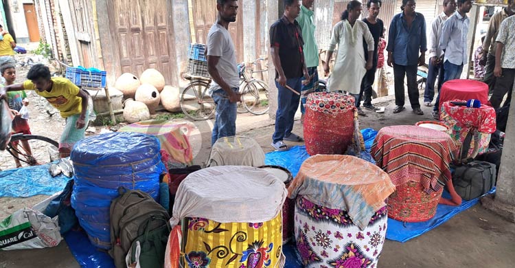 ঢাকের সুরে দুলছে আড়িয়াল খাঁর আকাশ-বাতাস