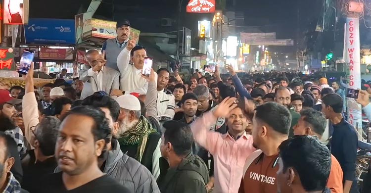 বিএনপির মনোনয়ন না পেয়ে দুই নেতার বিক্ষোভ, সভাপতির কুশপুতুল দাহ