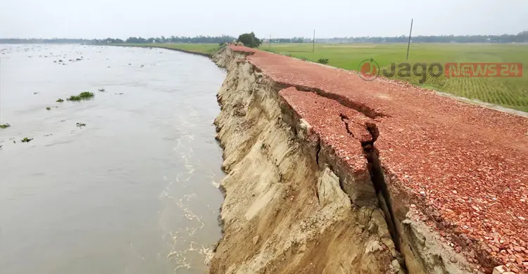 বিলীনের পথে অলওয়েদার সড়ক, দায় এড়াতে ব্যস্ত এলজিইডি-পাউবো