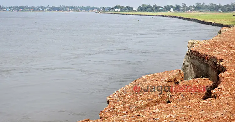 বিলীনের পথে অলওয়েদার সড়ক, দায় এড়াতে ব্যস্ত এলজিইডি-পাউবো