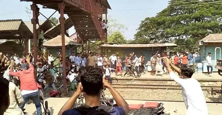 ভৈরবে ট্রেনে হামলার ঘটনায় দেড়শ জনকে আসামি করে মামলা, আটক ৩