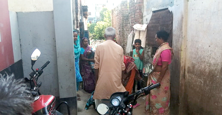 ঘুমন্ত স্ত্রীকে কুপিয়ে জখমের পর ফাঁস নিলেন স্বামী