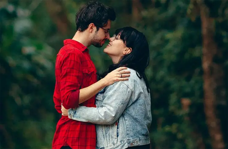 চুমু খেলেই হবে না, জানেন কত রকমের চুম্বন আছে?