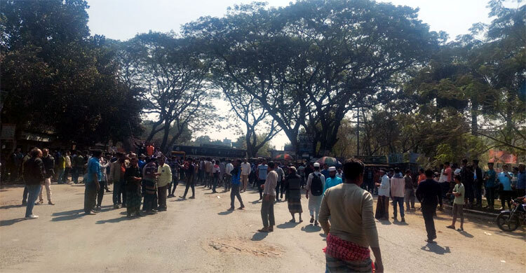 ইবি থানা স্থানান্তর সিদ্ধান্তের প্রতিবাদে সড়ক অবরোধ