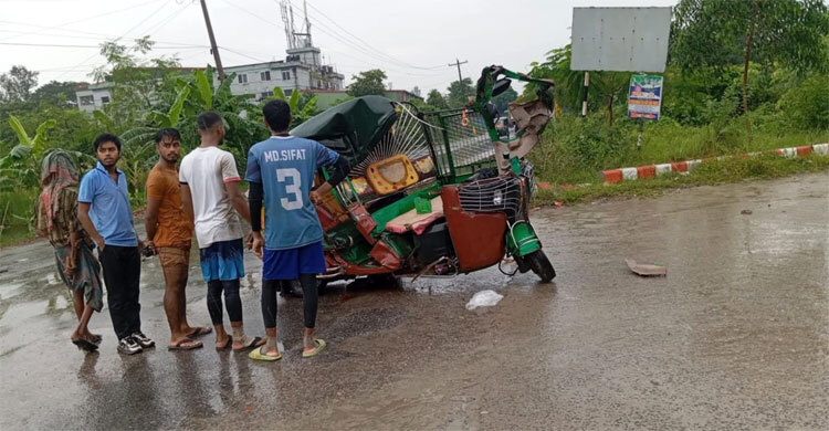গাজীপুরে ডাম্পট্রাক চাপায় অটোরিকশার ৩ যাত্রী নিহত