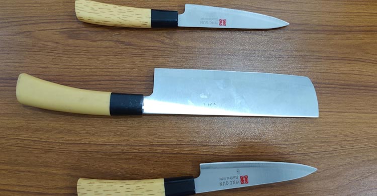 টঙ্গীতে ছিনতাইয়ের প্রস্তুতিকালে দেশীয় অস্ত্রসহ আটক ৪