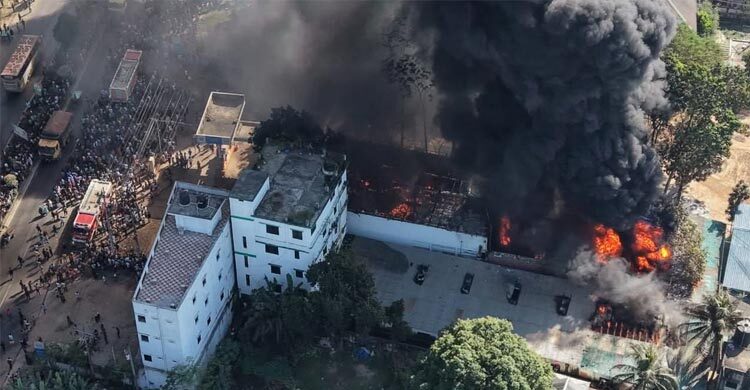 গাজীপুরে কয়েল কারখানায় ভয়াবহ আগুন