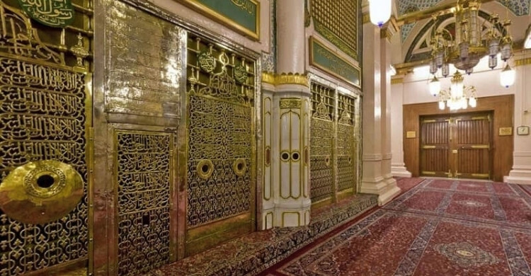 মহানবীর (সা.) কবরকে কবর বলা কি নিষিদ্ধ?