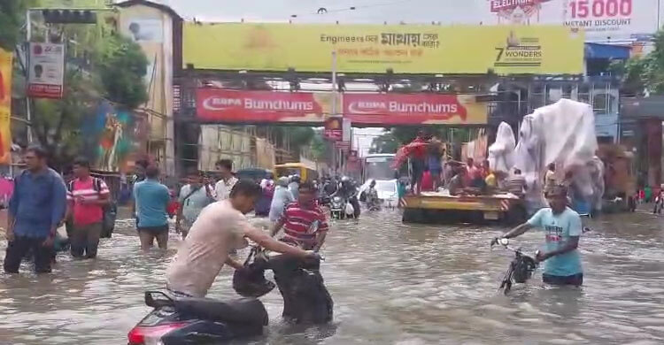 একদিনের বৃষ্টিতে কলকাতায় ৮ জনের মৃত্যু