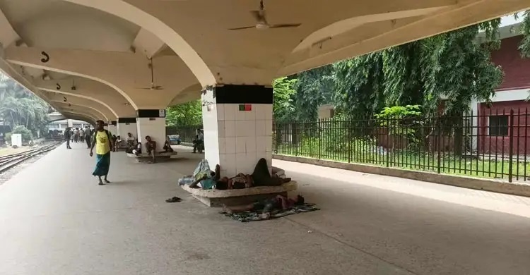 বৃহস্পতিবার ১০ রুটে চলবে স্পেশাল ট্রেন, কমলাপুরে বাড়তি নিরাপত্তা