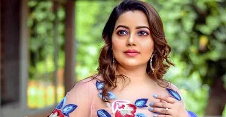বিচ্ছেদ নিয়ে স্ট্যাটাস দিয়ে মুছে ফেললেন কনার স্বামী
