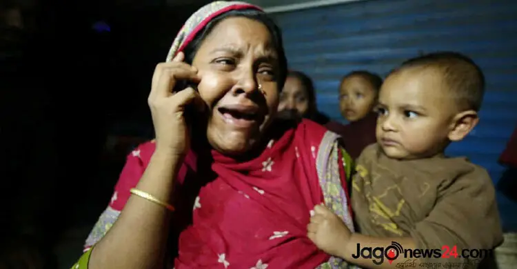 ‘স্বপ্ন আগুনে পুড়ে ছাই’, কান্না আর আহাজারি বস্তিবাসীর