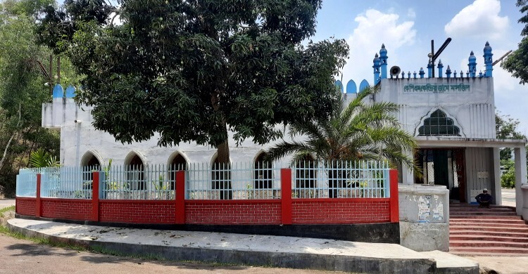 কাপ্তাইয়ে পিলারহীন ঐতিহ্যবাহী বড় মসজিদ