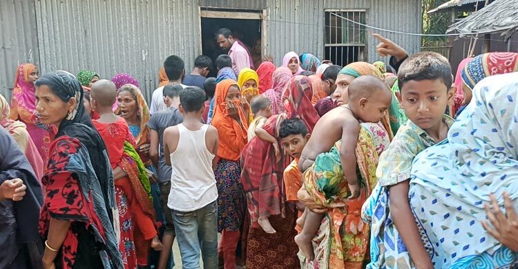 ঘরে পড়ে ছিল শিশুর দ্বিখণ্ডিত মরদেহ