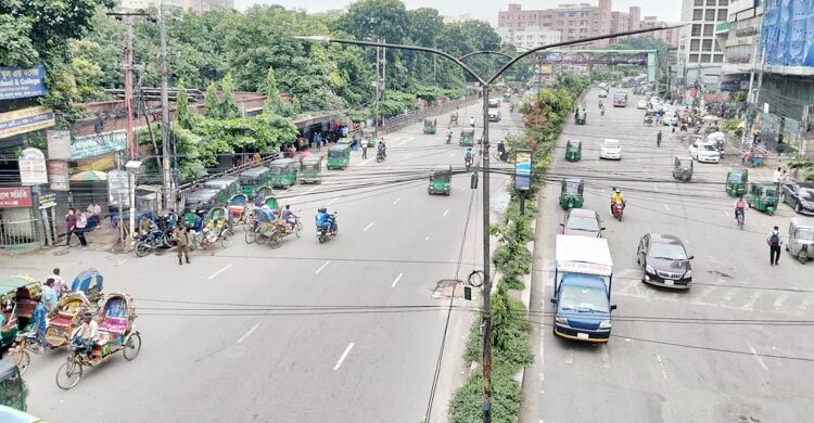 সড়কে গণপরিবহন কম, নেই যানজট
