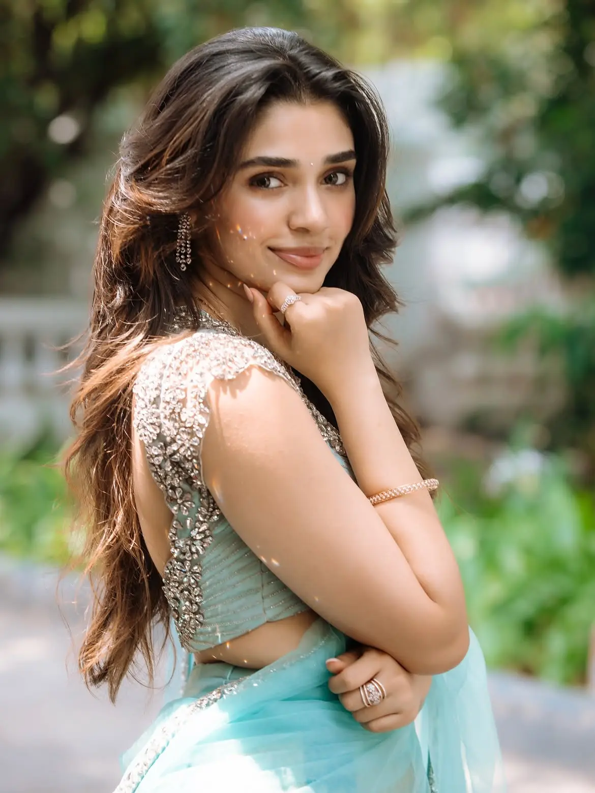 প্যাস্টেল লুকে মোহময়ী কৃতি শেট্টি