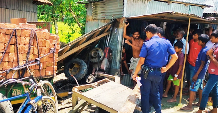 ঈদের পোশাক কিনতে যাওয়ার সময় ট্রলির ধাক্কা, বাবা-ছেলে নিহত