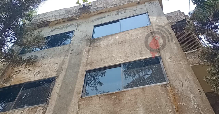 ঝুঁকিপূর্ণ ভবনের পাশে পাঠদান, বড় দুর্ঘটনার শঙ্কা